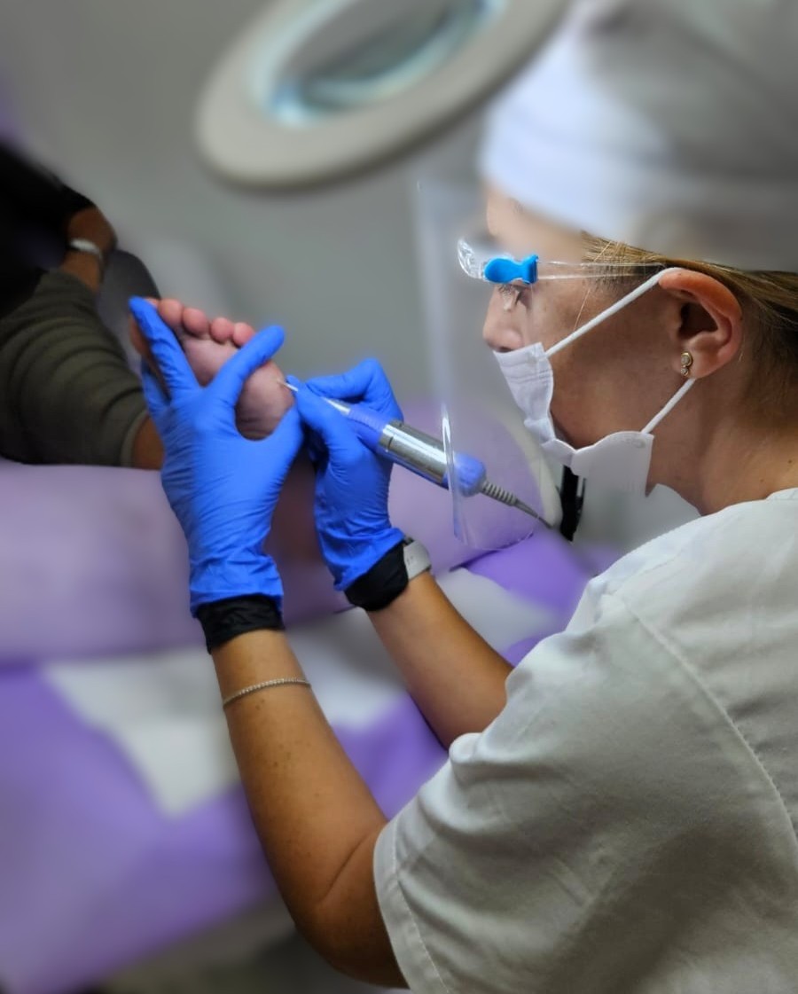 טיפול מקצועי בכפות הרגליים